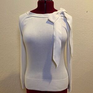 White House Black Market | White Long Sleeve Blouse with Bow M 🤍🕊️